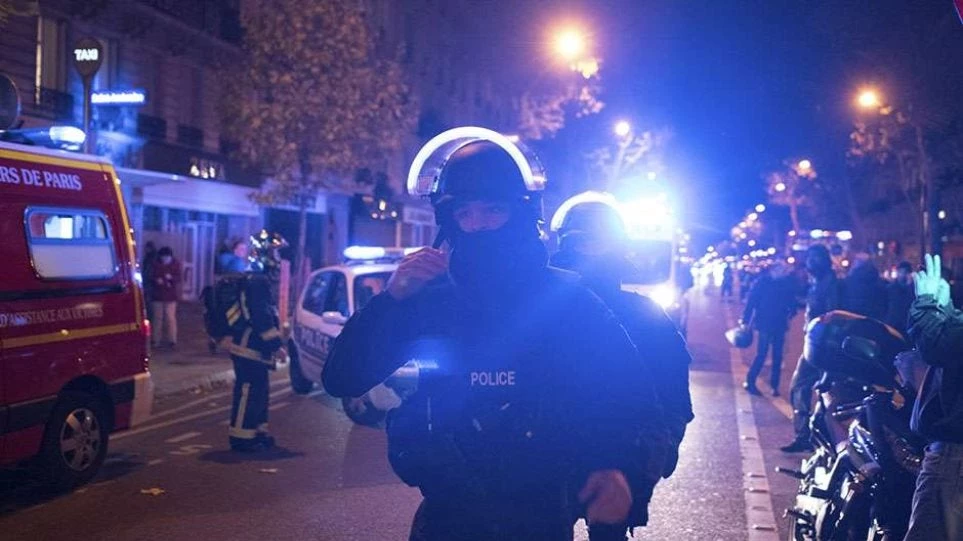 Παρίσι: Άνδρας οπλισμένος με μαχαίρι και σιδηρολοστό επιτέθηκε και τραυμάτισε επτά άτομα (βίντεο)